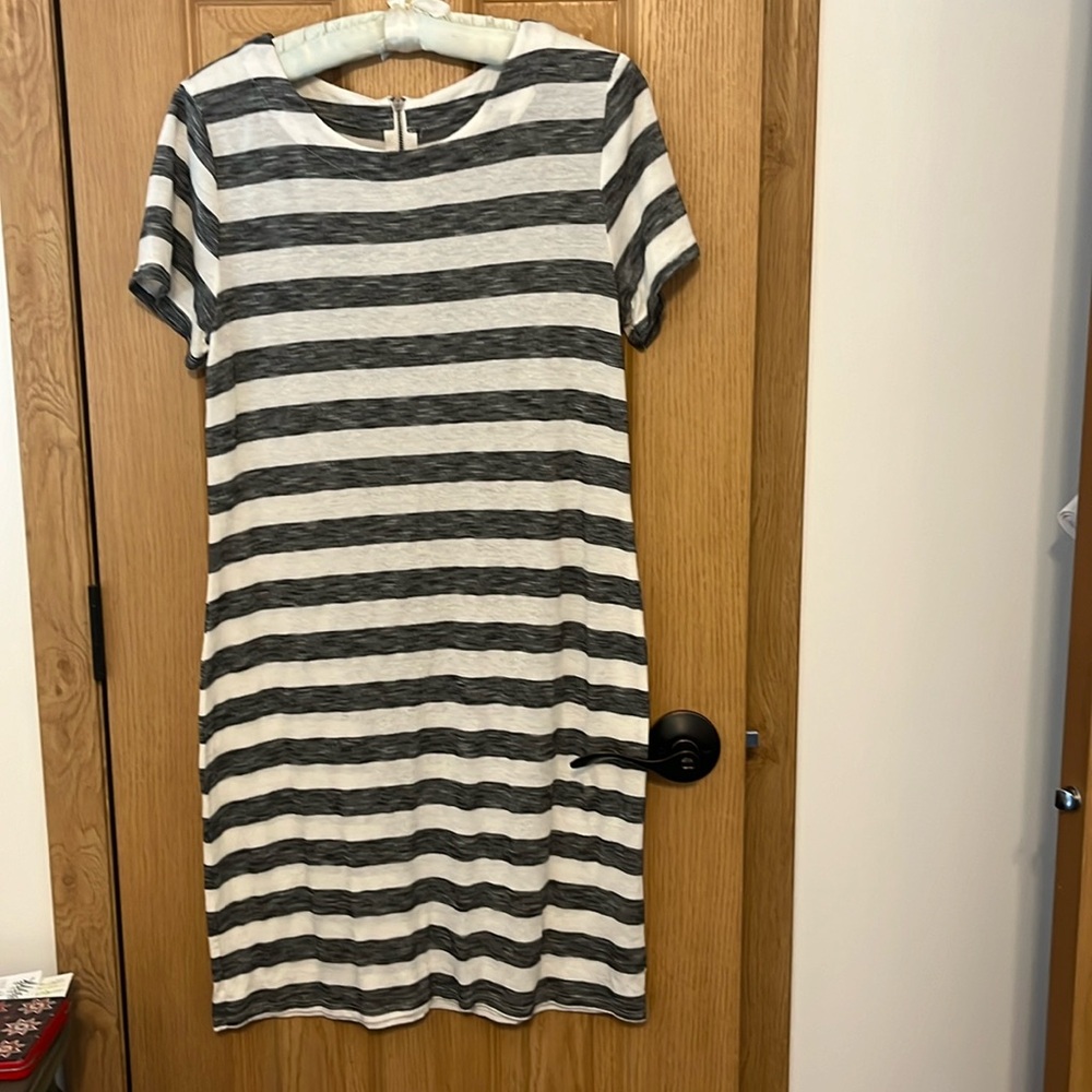 Merona size xs short sleeve black and white striped t-short dress